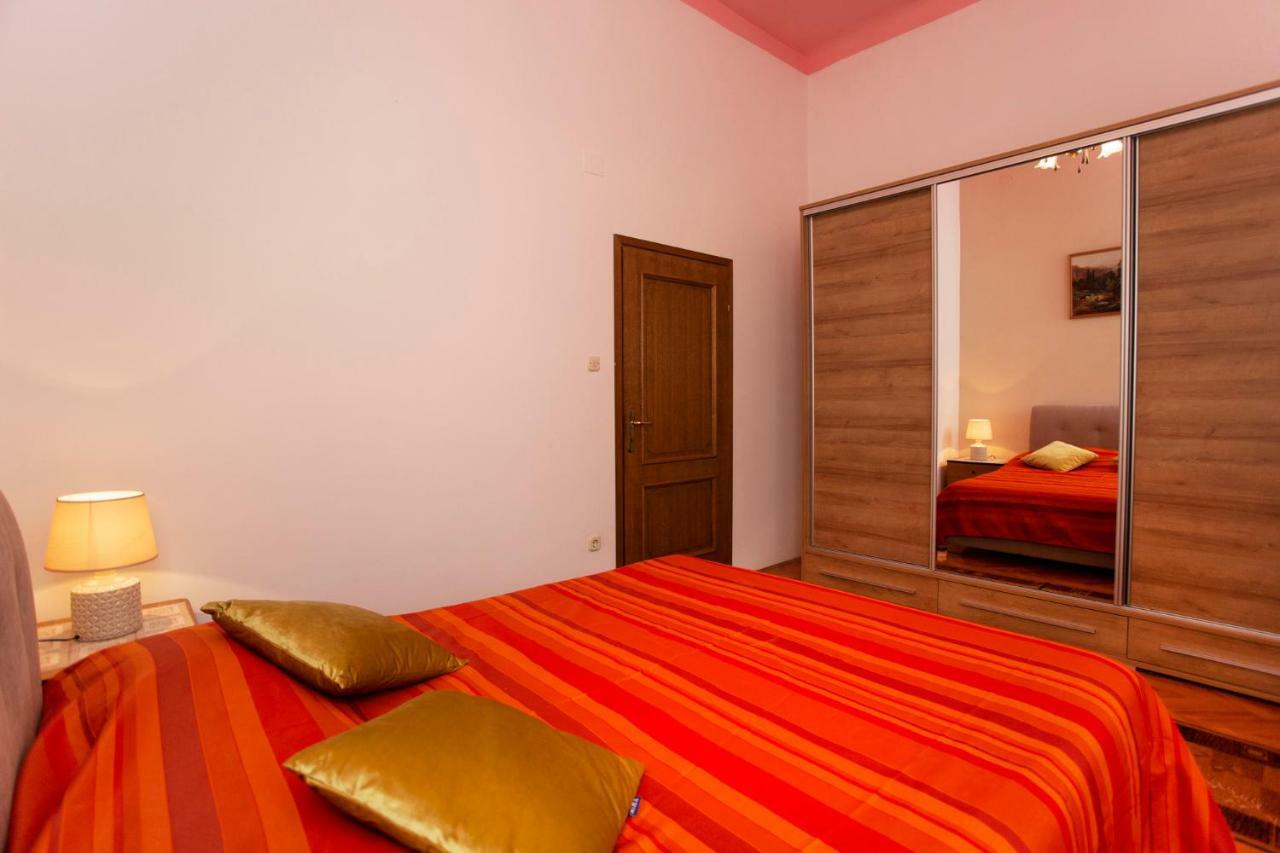 Emanuel Apartman *